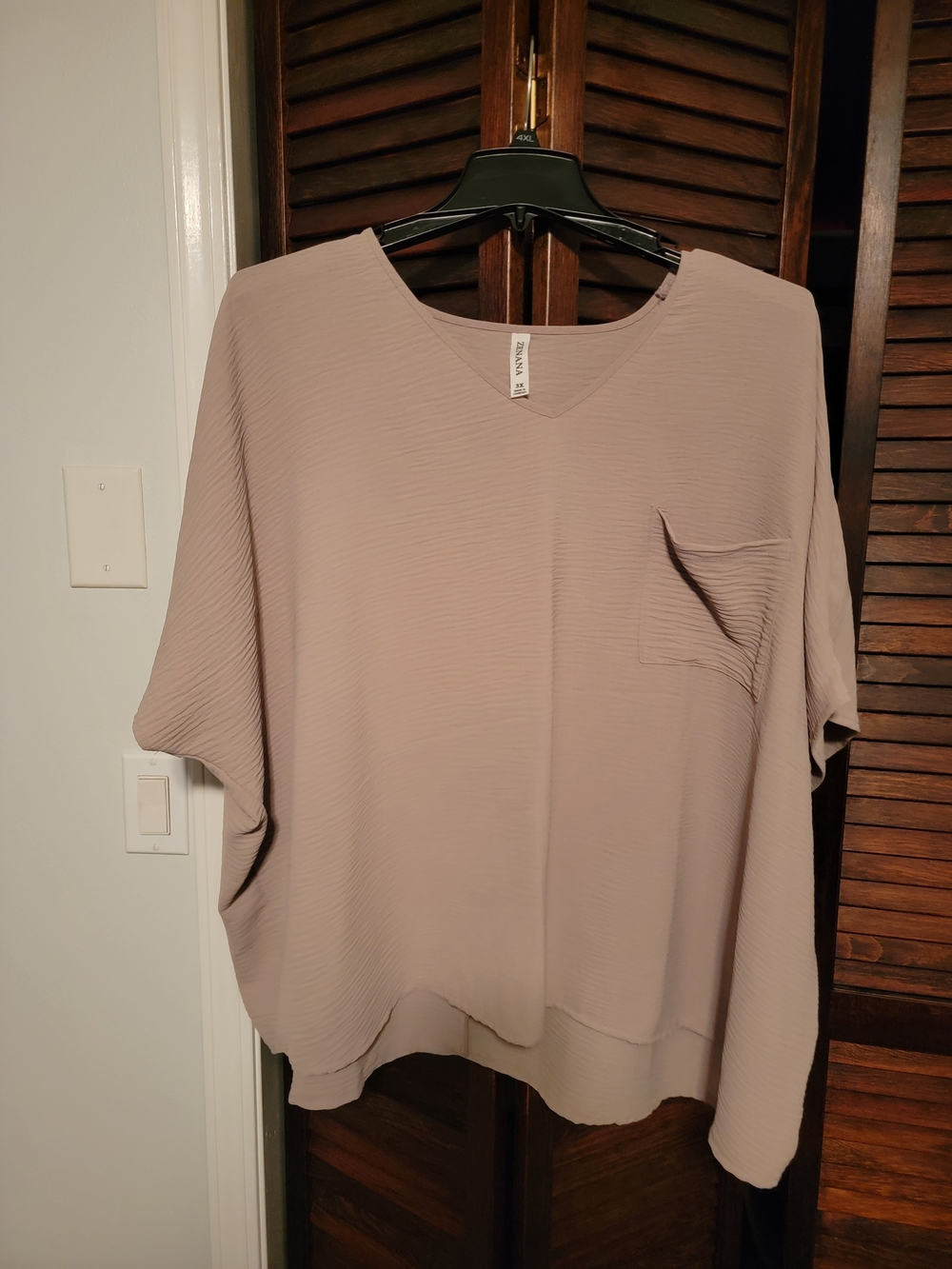 Zenana Outfitters Women's V-Neck Pocket Tunic - Light Taupe